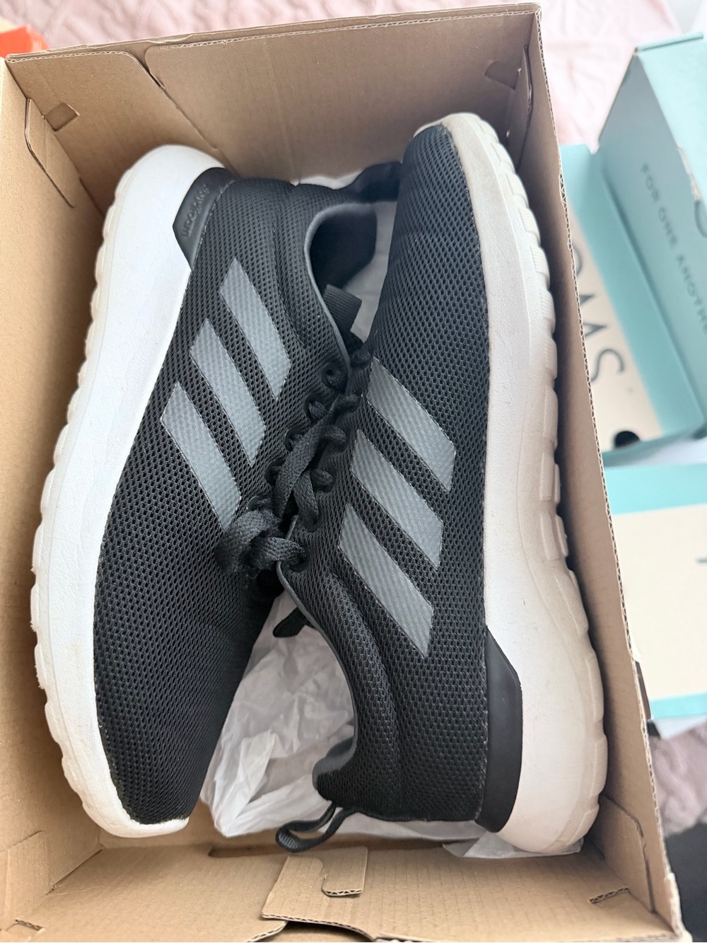 Size 6 Women’s Adidas Lite Racer Sneakers
